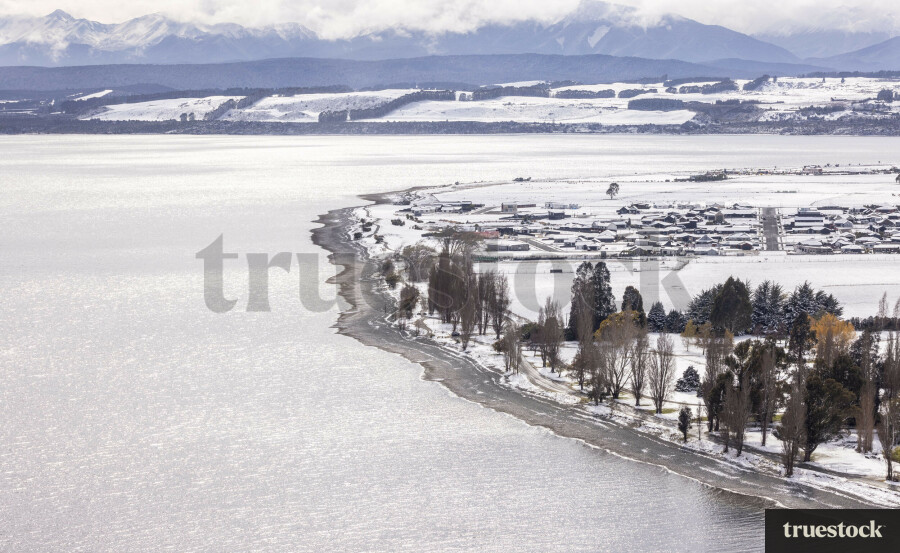 Te Anau Lake in Winter
