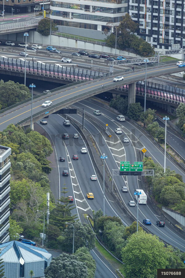 Bridge and motorway in Auckland