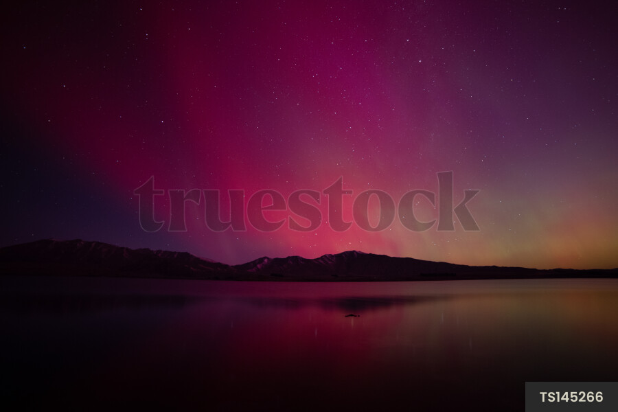 Aurora australis above Lake Tekapo