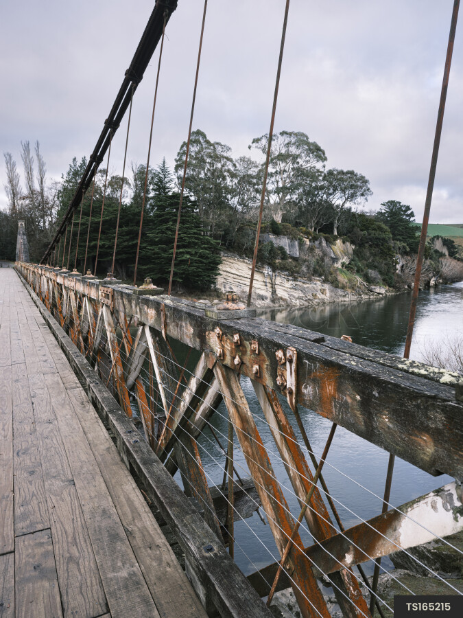 Clifden Suspension Bridge over Waiau River in Rowallan