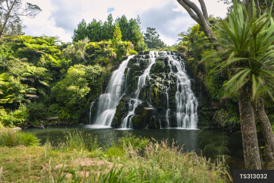 Owharoa Falls in Karangahake Gorge