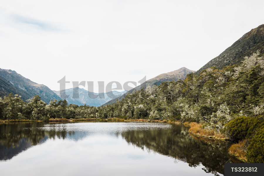 Lake and mountain range in Lewis Pass