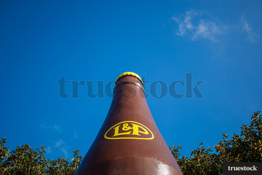 Giant L&P Bottle tourist attraction