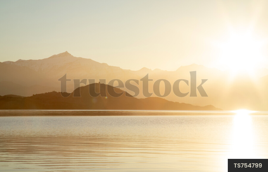 Lake Wanaka at sunset