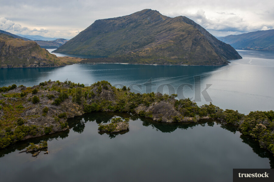 Scenic view of lake in Wanaka