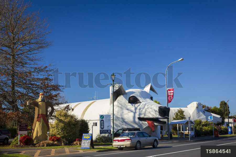 Corrugated iron sculpture of shepherd and dog in Tirau