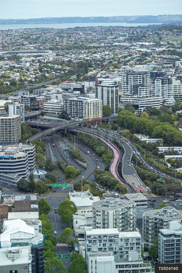 Bridge and motorway in Auckland
