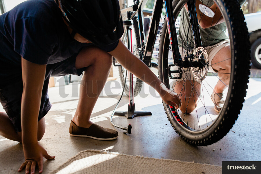 pumping a bike tyre up