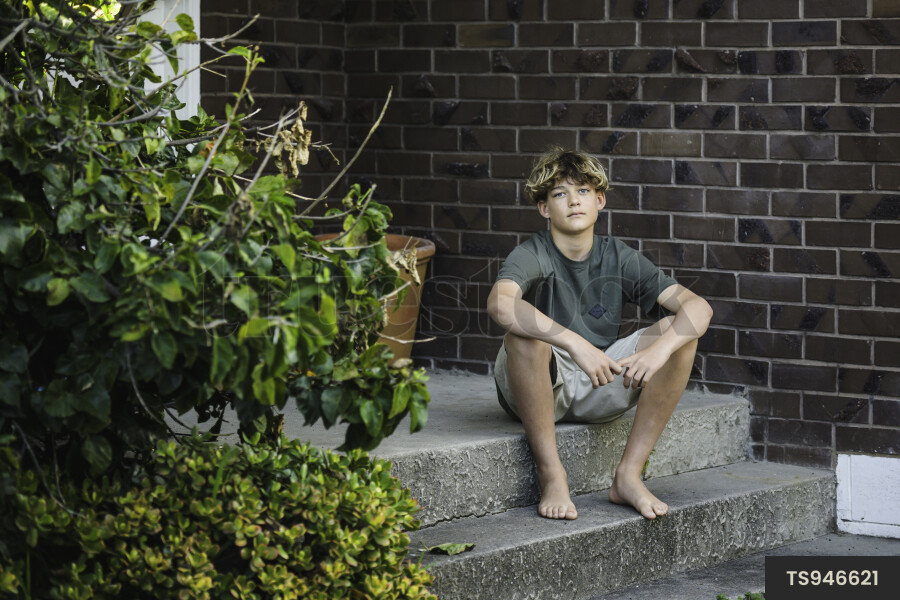 Teen Boy Round House